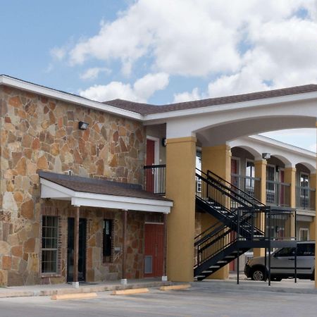 Super 8 By Wyndham San Antonio Near Fort Sam Houston מראה חיצוני תמונה