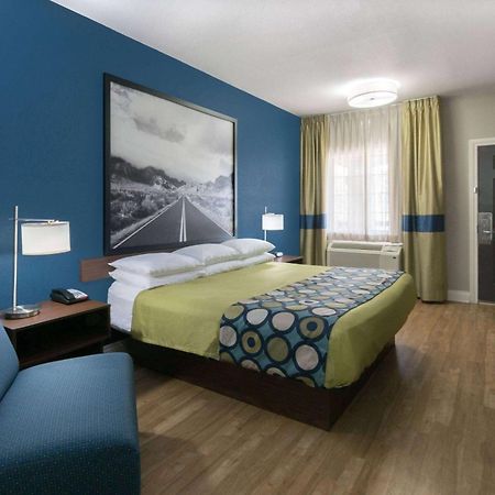 Super 8 By Wyndham San Antonio Near Fort Sam Houston מראה חיצוני תמונה