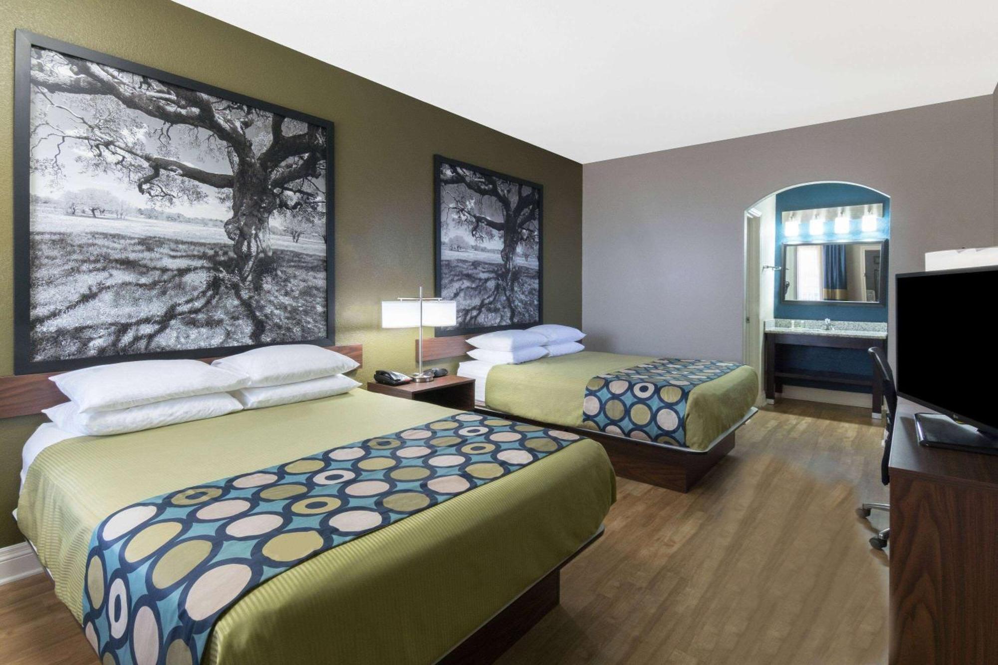 Super 8 By Wyndham San Antonio Near Fort Sam Houston מראה חיצוני תמונה