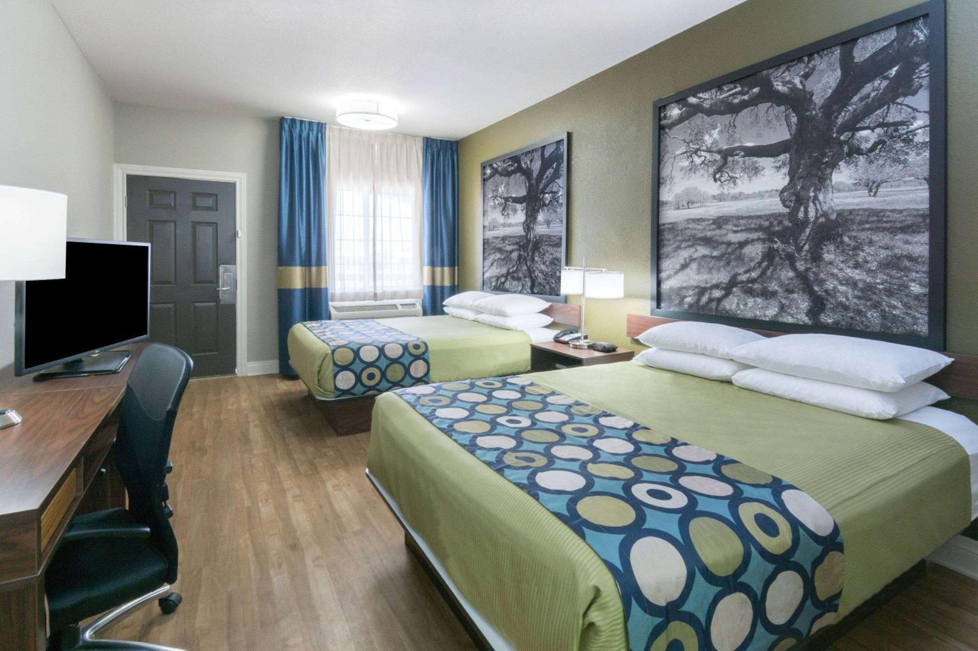 Super 8 By Wyndham San Antonio Near Fort Sam Houston מראה חיצוני תמונה